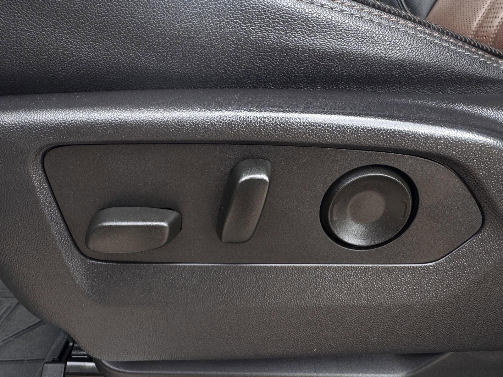 Used 2024 Chevrolet Silverado 3500 High Country w/ Technology Package image 28