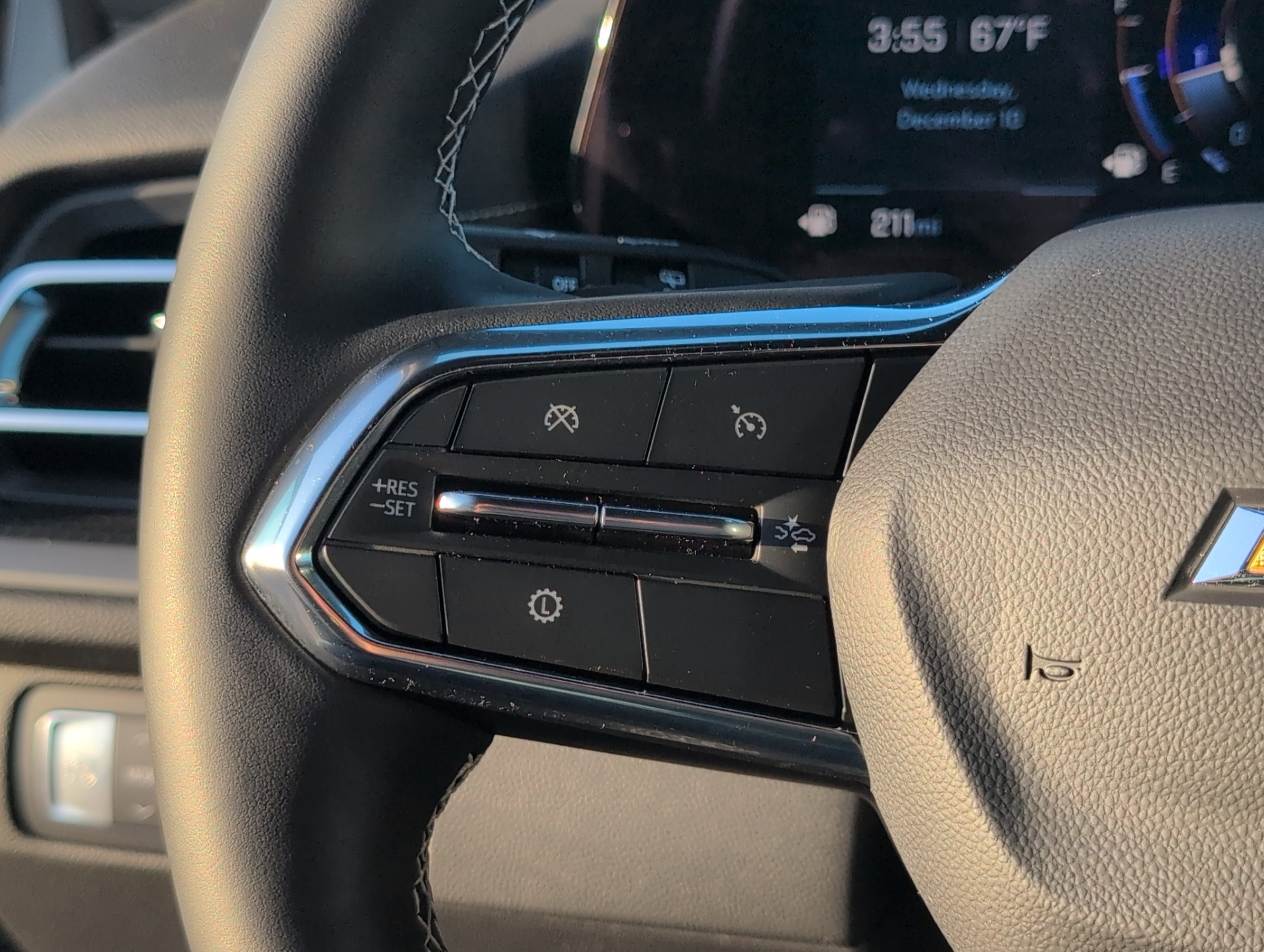 Used 2025 Chevrolet Traverse LT image 22