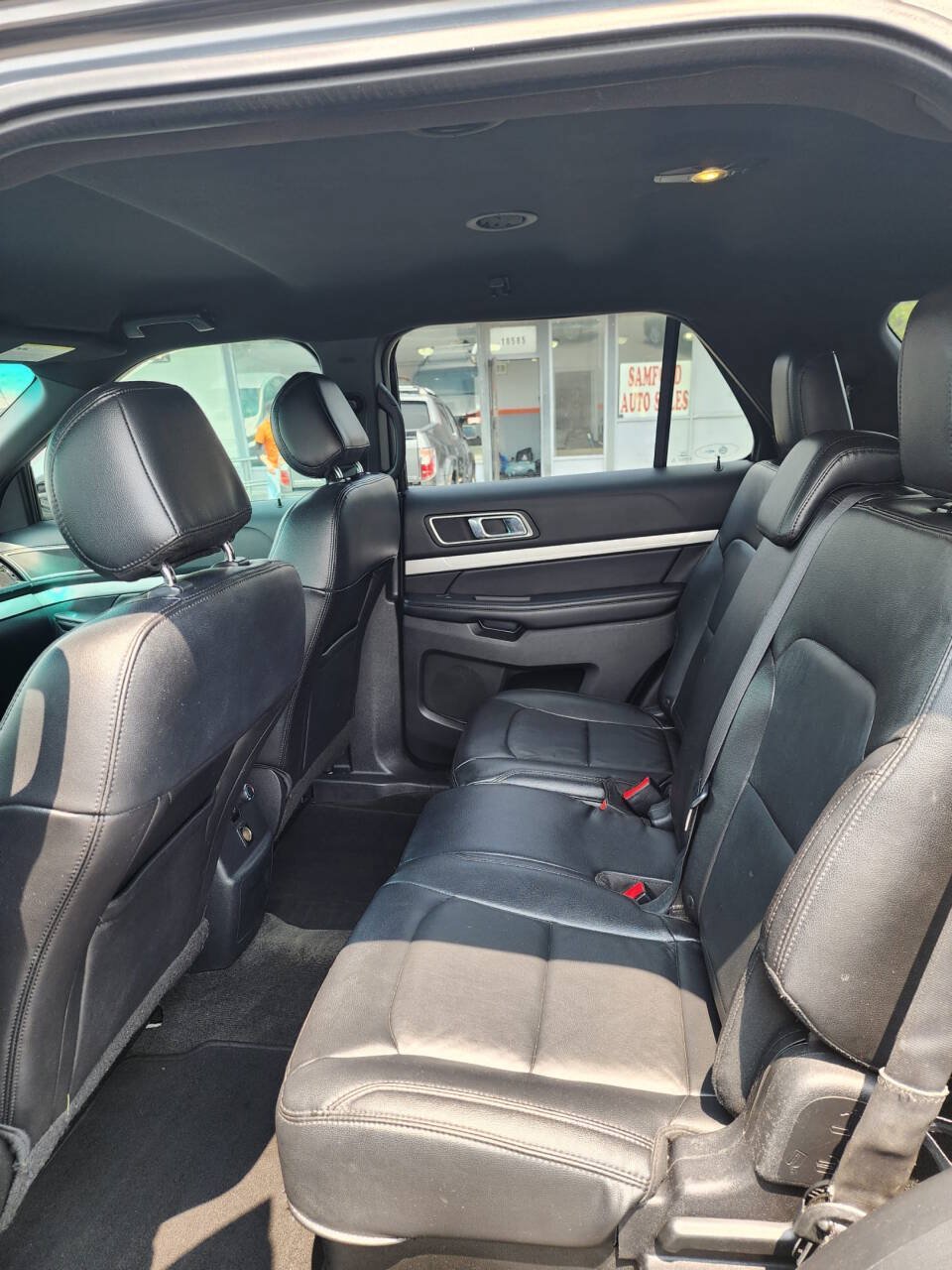 Used 2016 Ford Explorer XLT w/ Equipment Group 202A FWD image 16