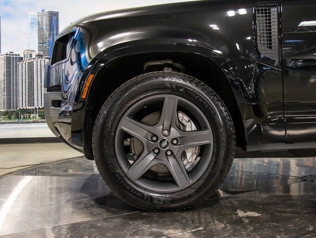 Certified 2025 Land Rover Defender 90 X-Dynamic SE image 7