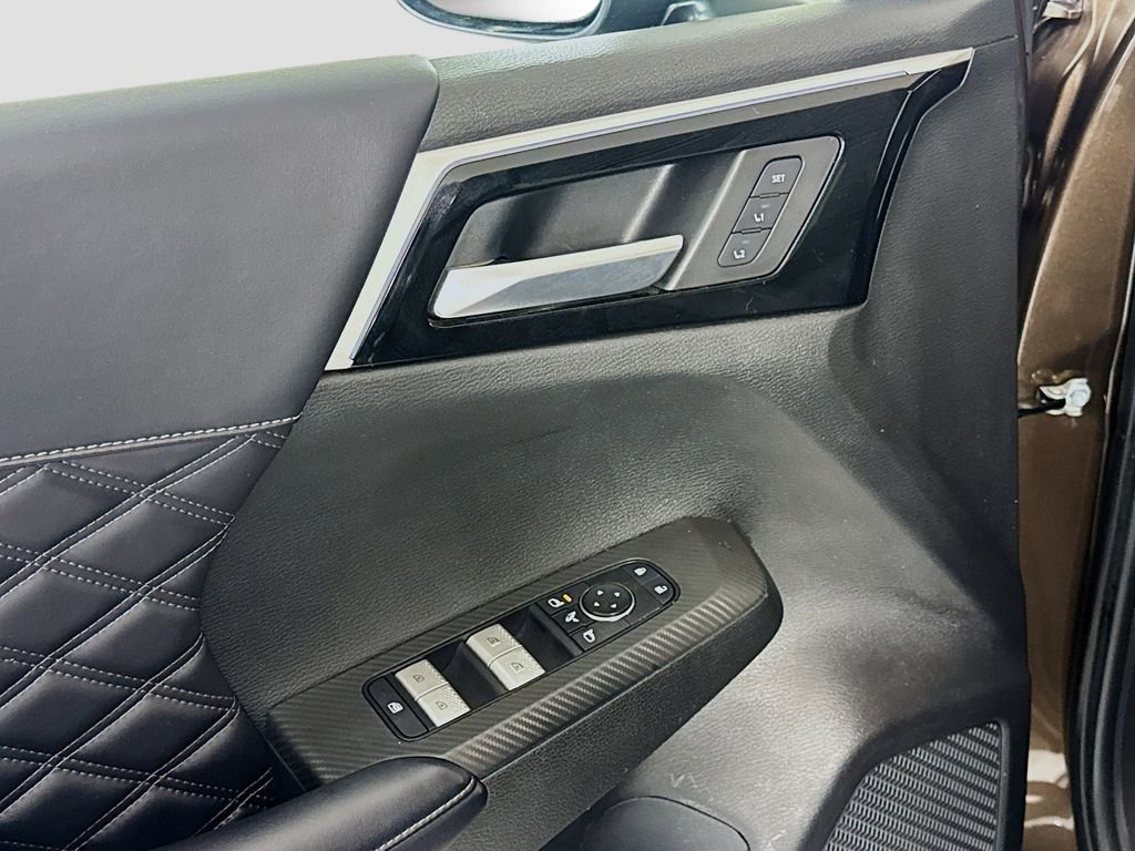 Used 2023 Mitsubishi Outlander SEL image 16