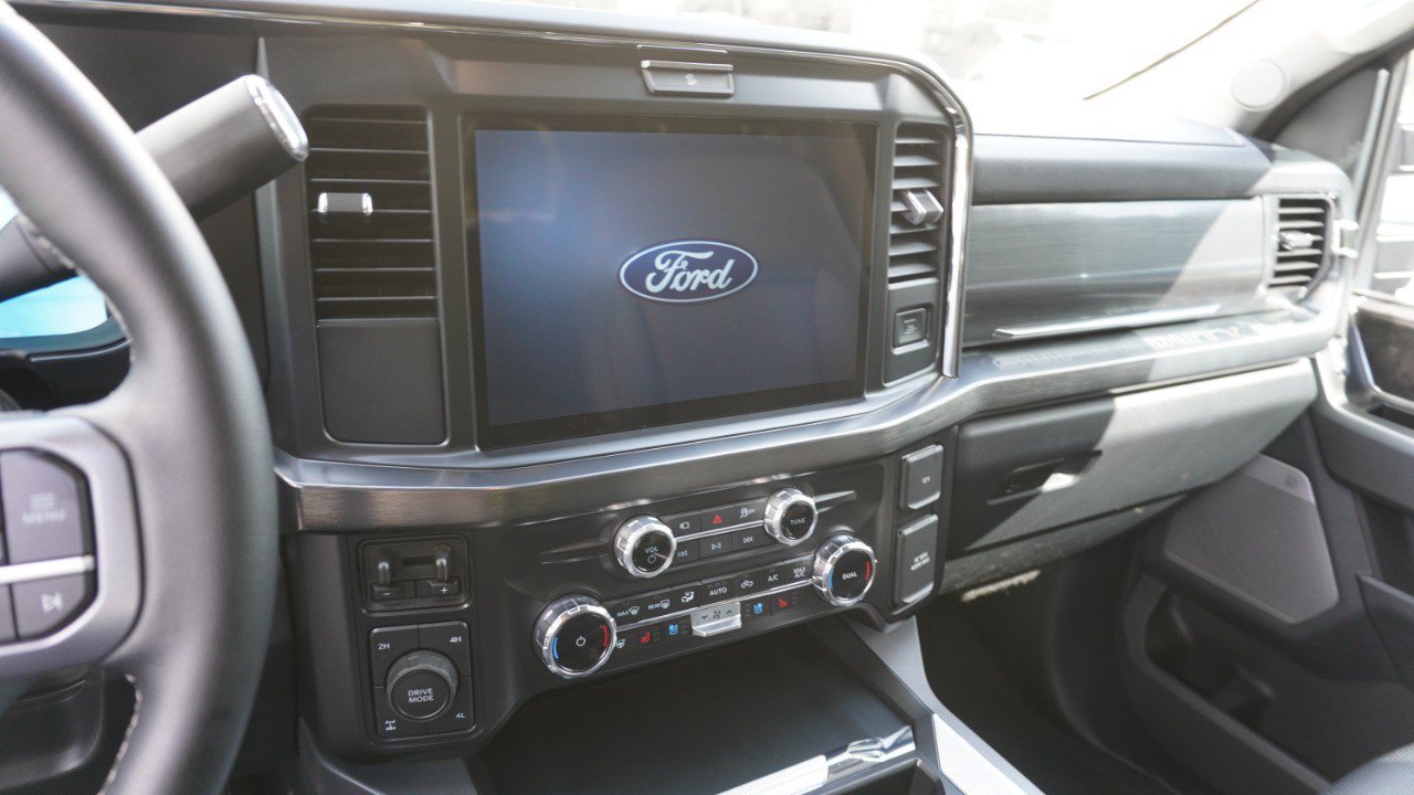 Used 2025 Ford F250 Lariat w/ Black Appearance Package AWD/4WD image 11