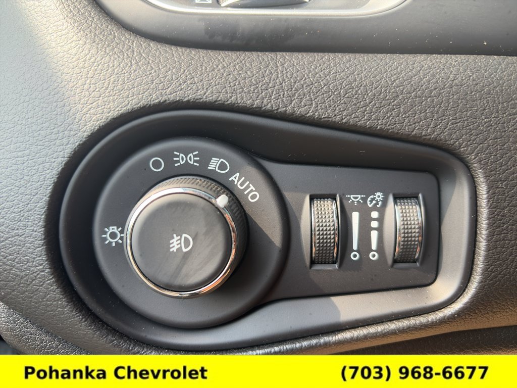 Used 2021 Jeep Renegade Latitude AWD/4WD image 19