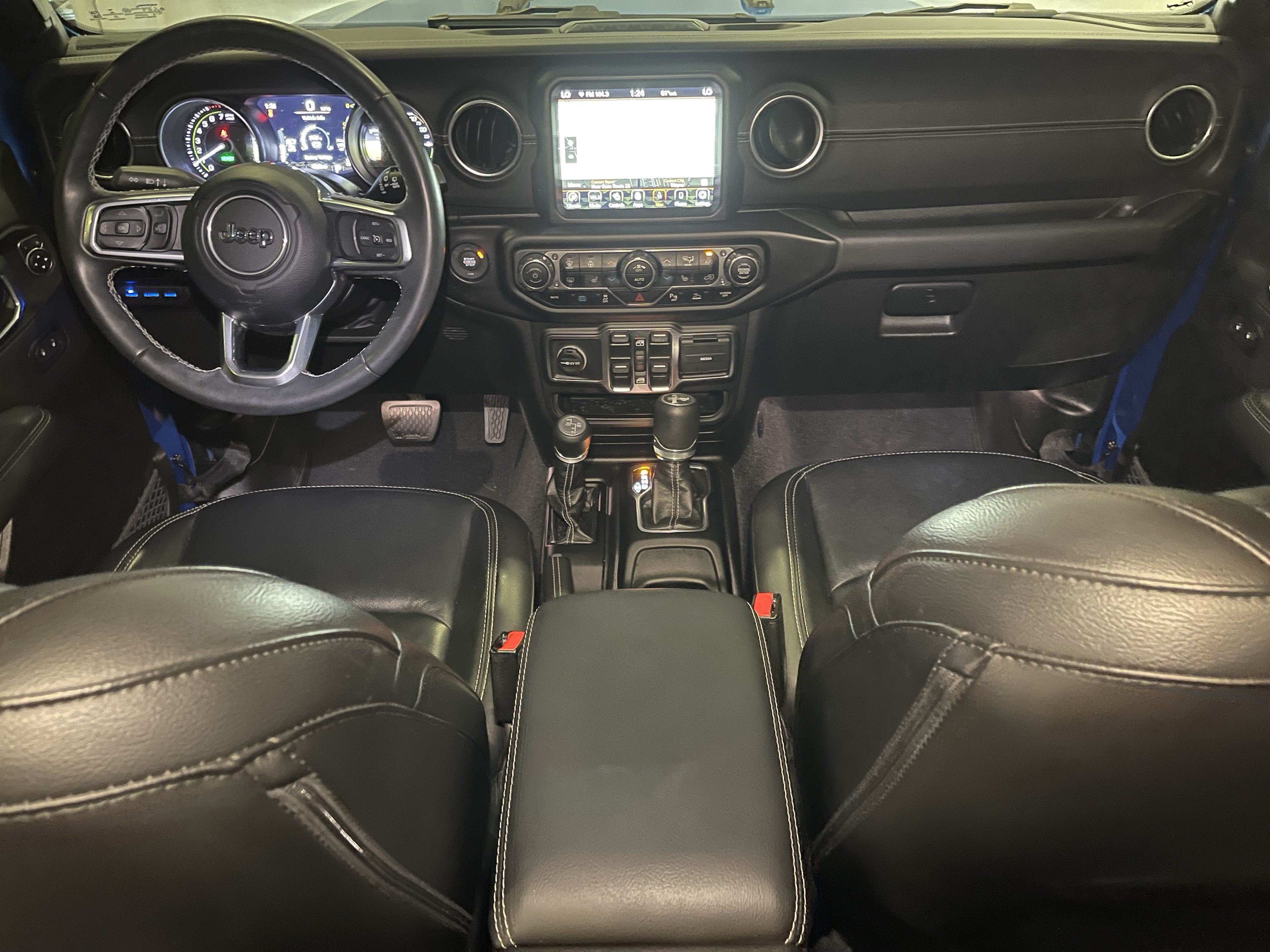 Used 2022 Jeep Wrangler Unlimited Sahara w/ Cold Weather Group AWD/4WD image 16