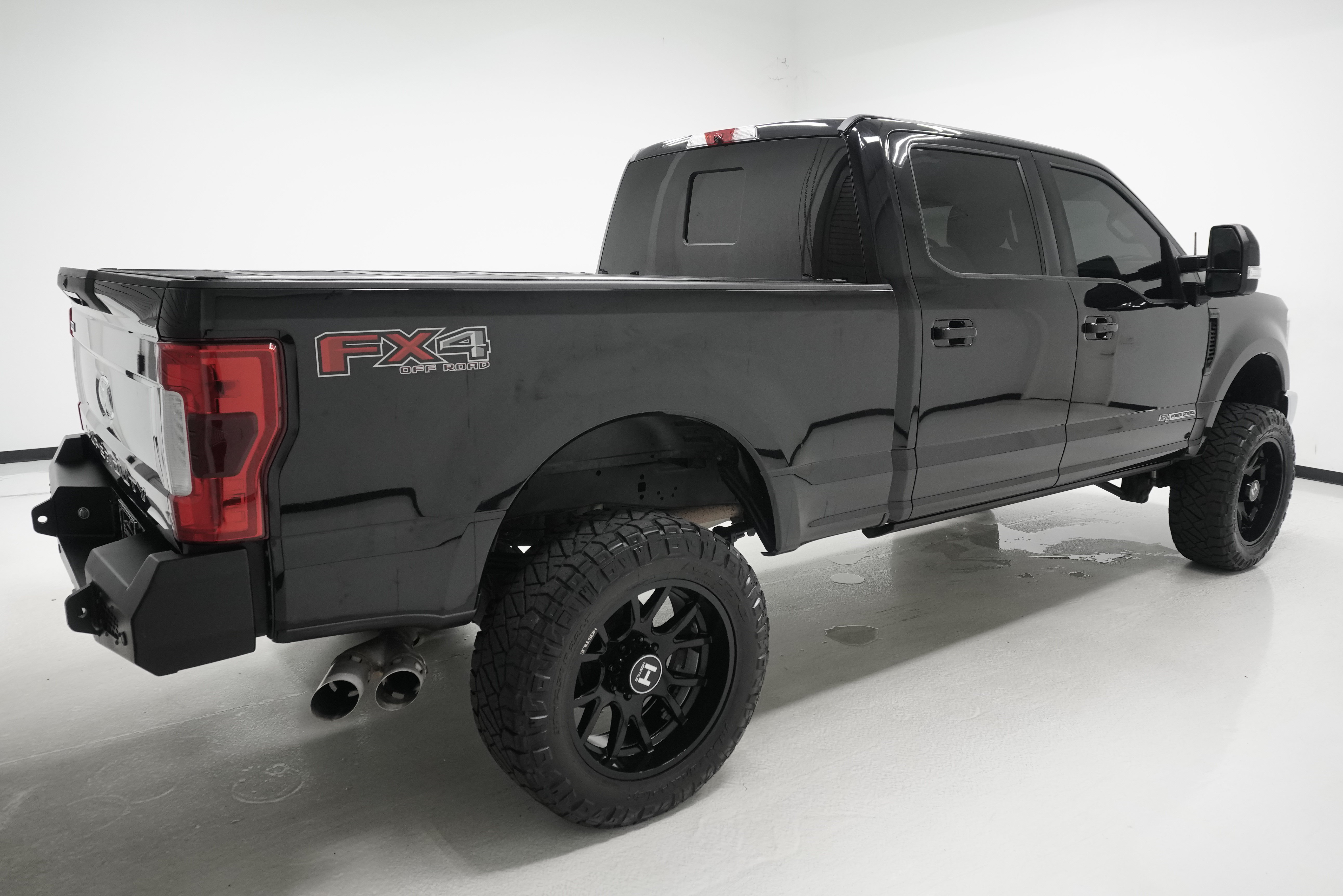 Used 2019 Ford F250 Lariat w/ Lariat Ultimate Package AWD/4WD image 3