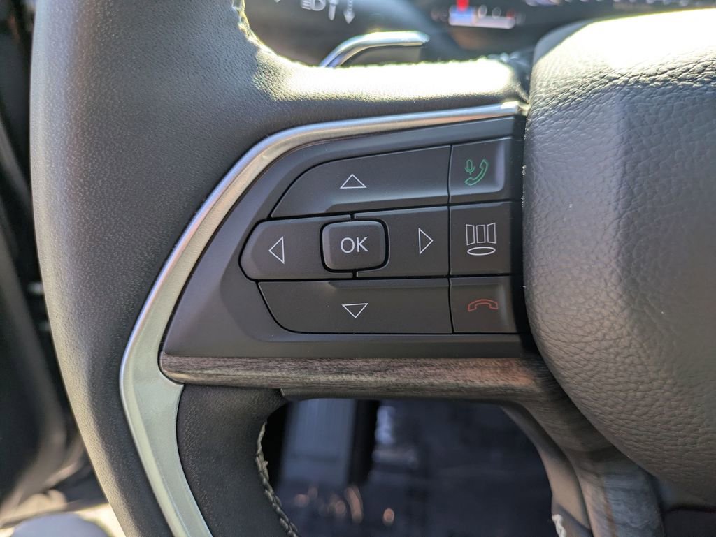 Used 2025 Jeep Grand Cherokee Limited image 18