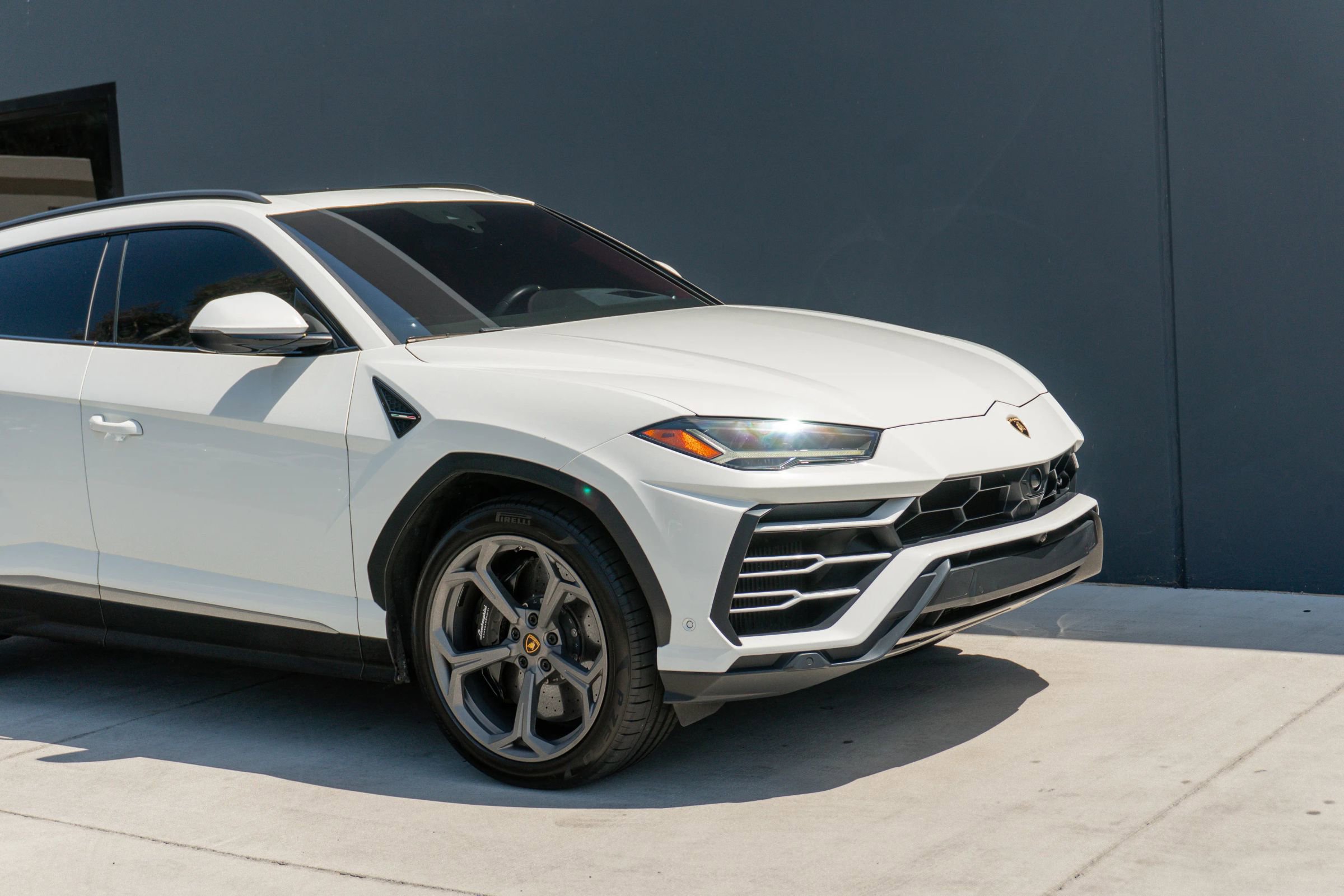 Used 2020 Lamborghini Urus AWD/4WD image 35