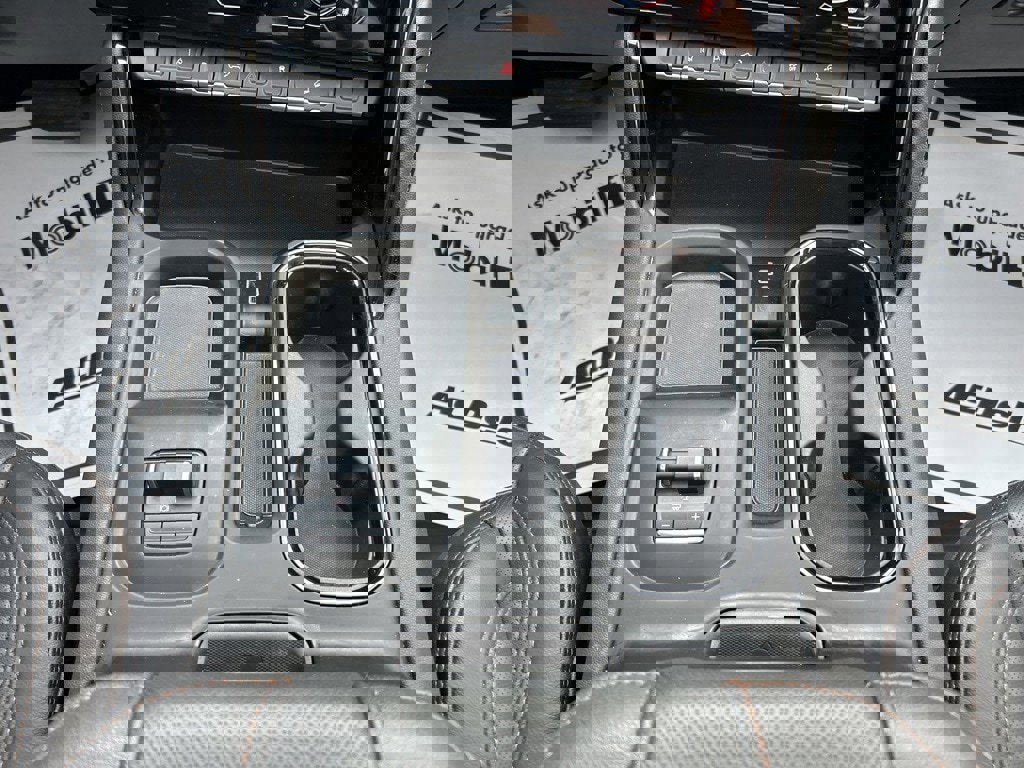 Used 2025 GMC Sierra 2500 AT4 image 18