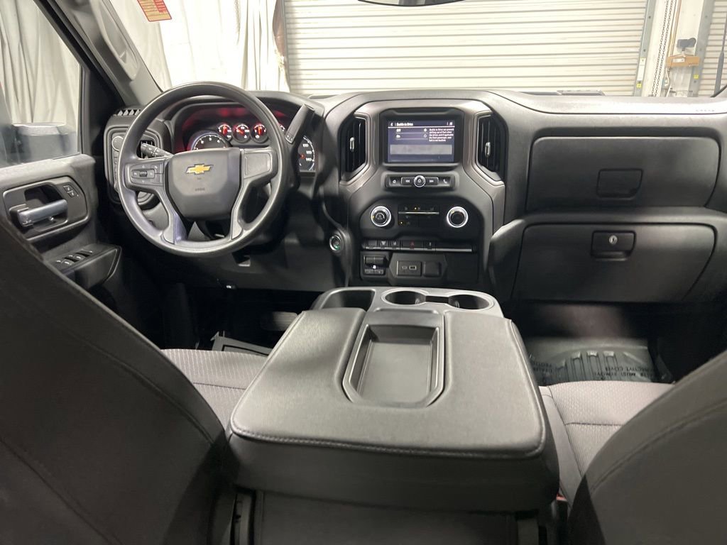 Used 2025 Chevrolet Silverado 3500 W/T image 16