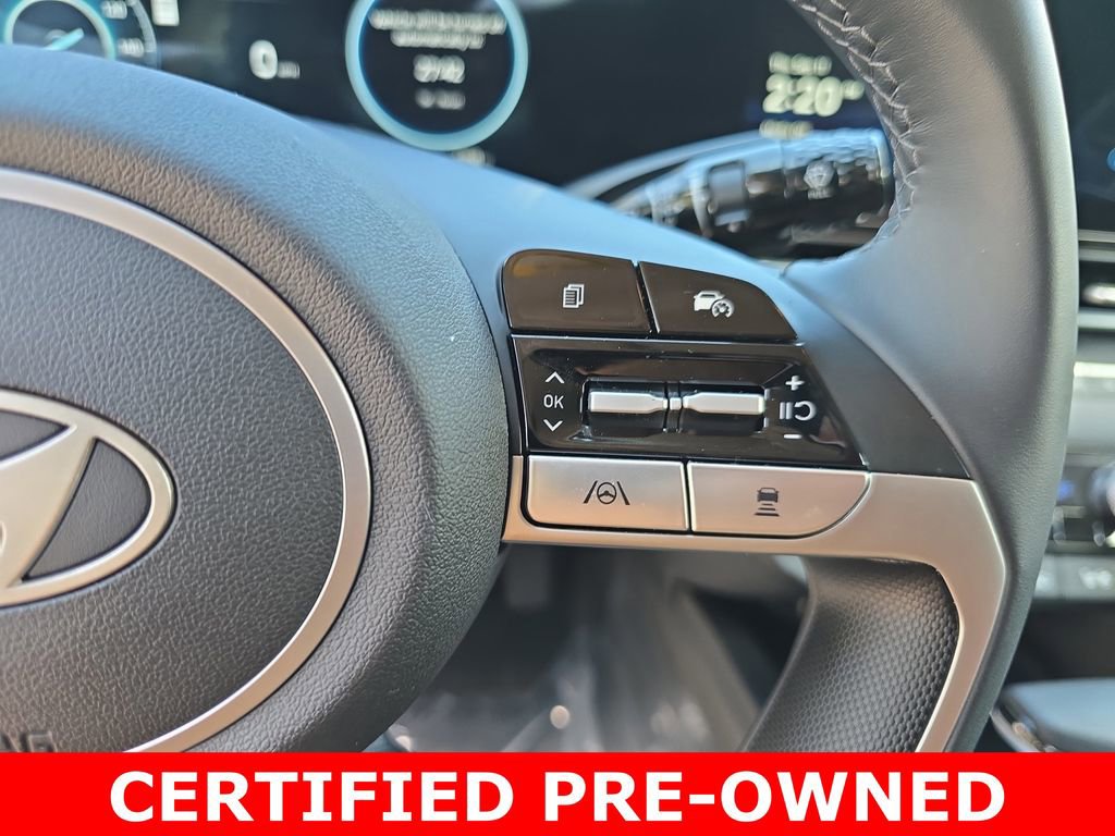 Used 2025 Hyundai Elantra Limited image 17