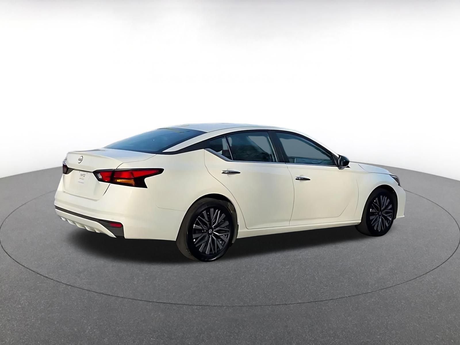 Used 2025 Nissan Altima 2.5 SV image 15