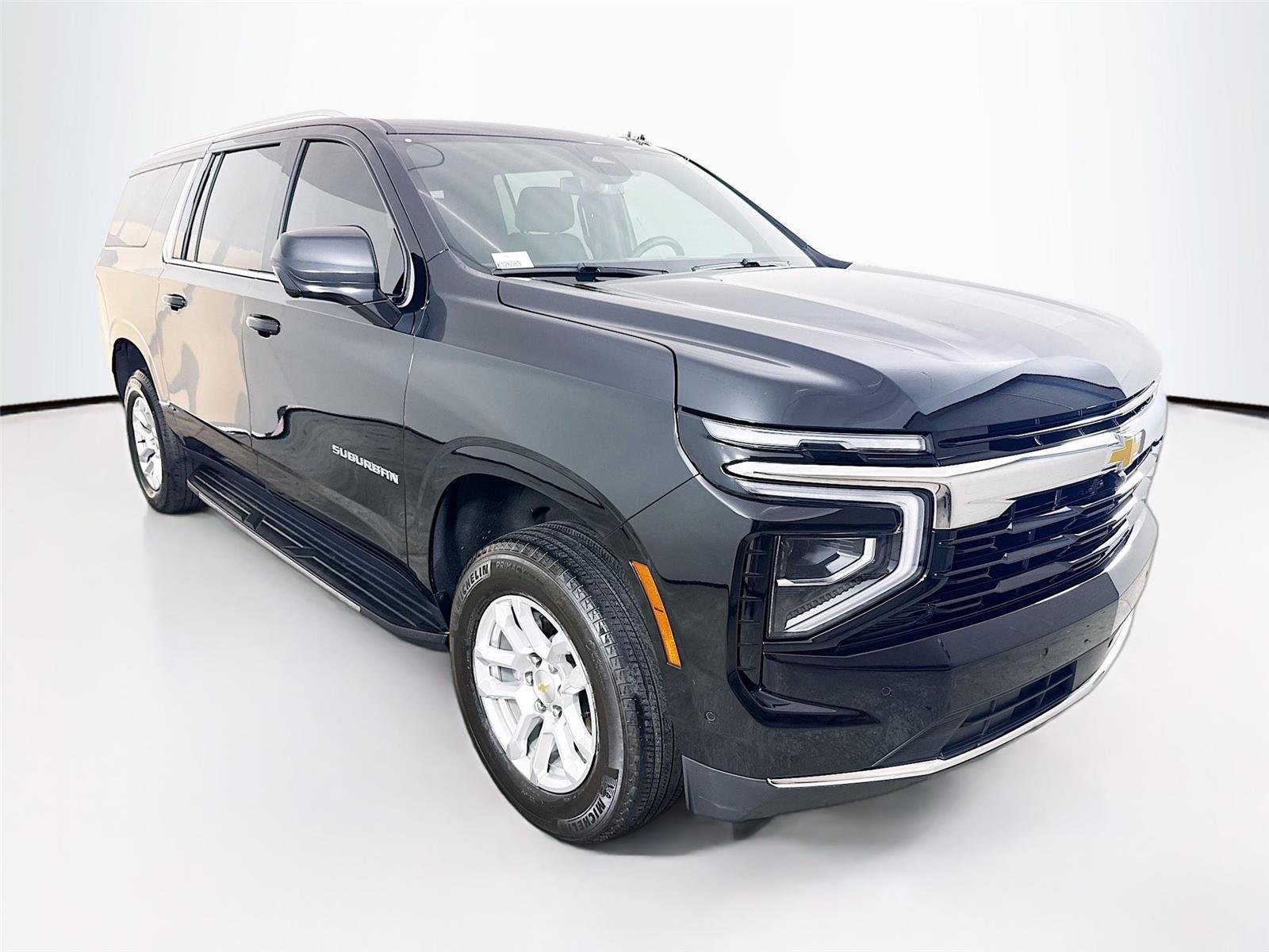 Used 2025 Chevrolet Suburban LS RWD image 31