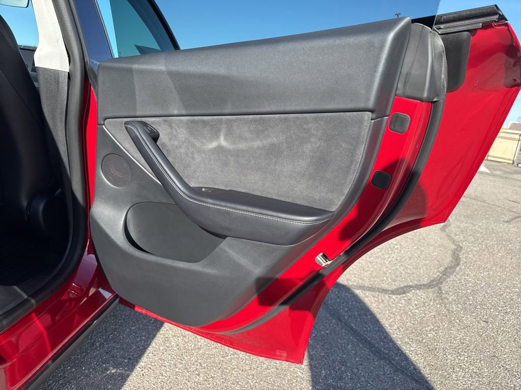 Used 2022 Tesla Model Y Long Range image 30