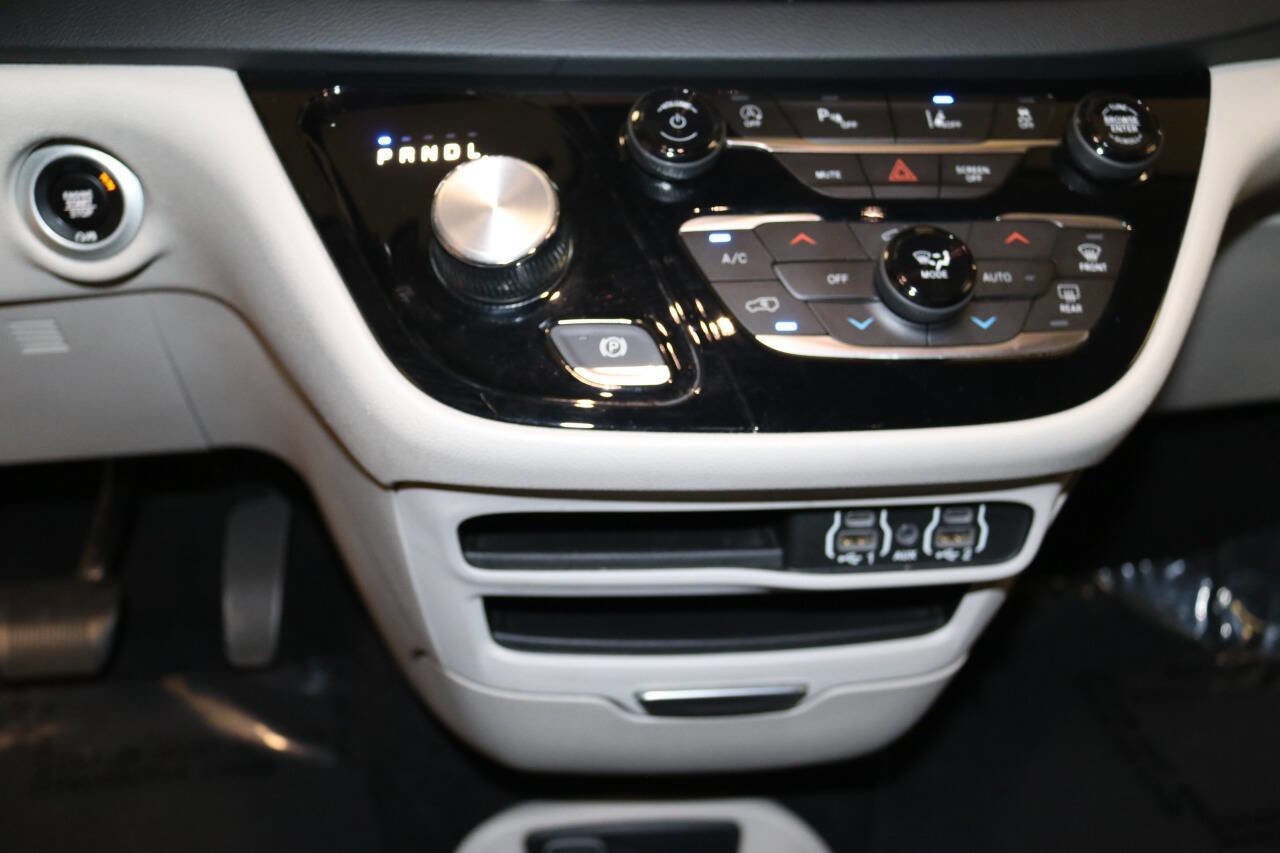 Used 2023 Chrysler Pacifica Touring-L image 80