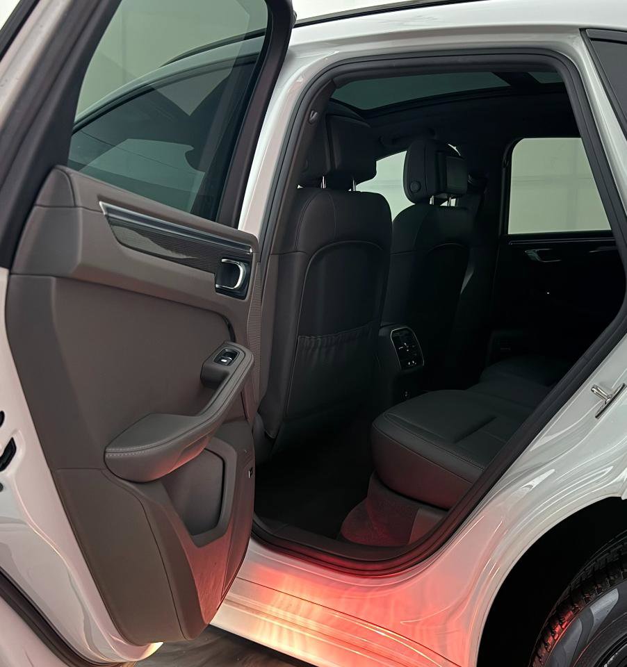 Used 2018 Porsche Macan GTS w/ Premium Package Plus image 23