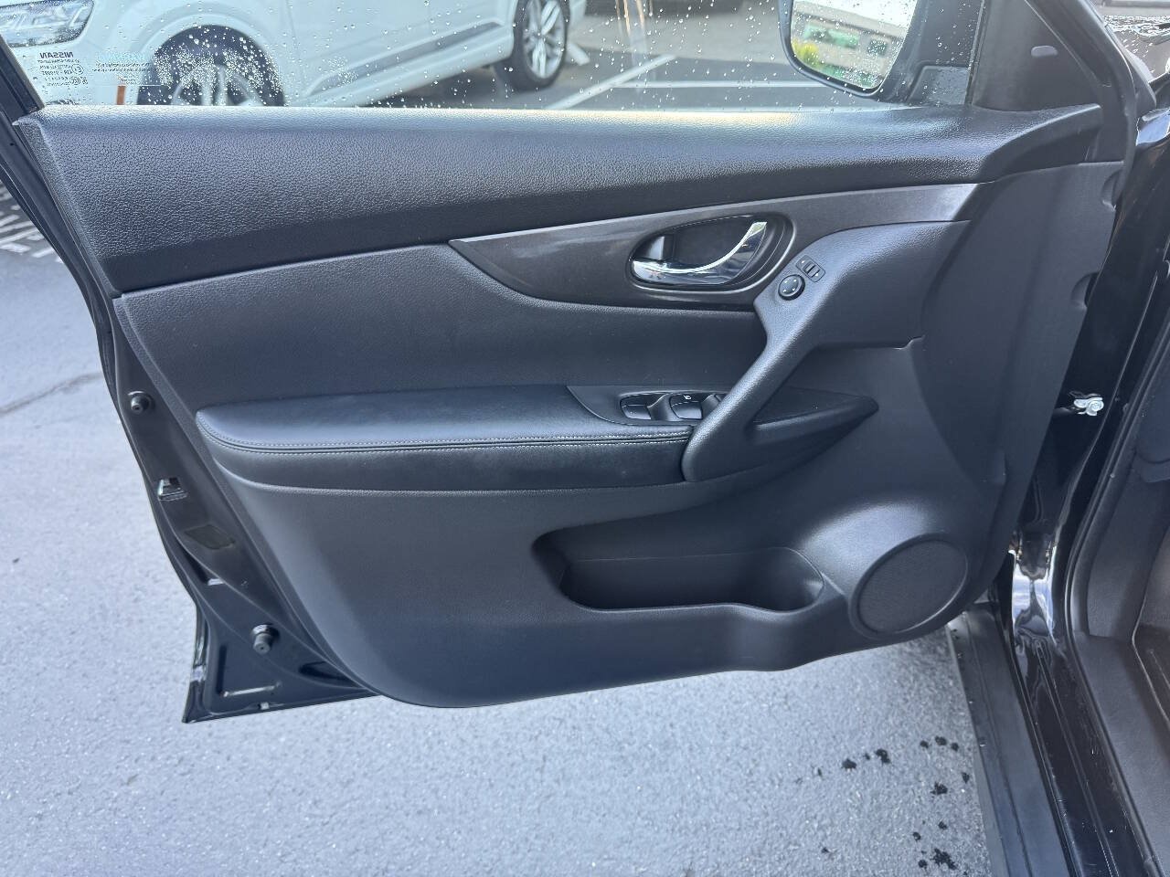 Used 2019 Nissan Rogue SV AWD/4WD image 13