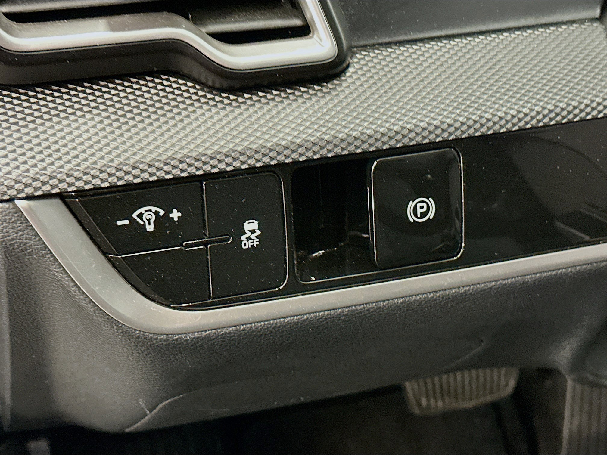 Used 2025 Kia Sportage LX image 17