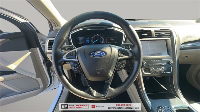 Used 2020 Ford Fusion SE image 16