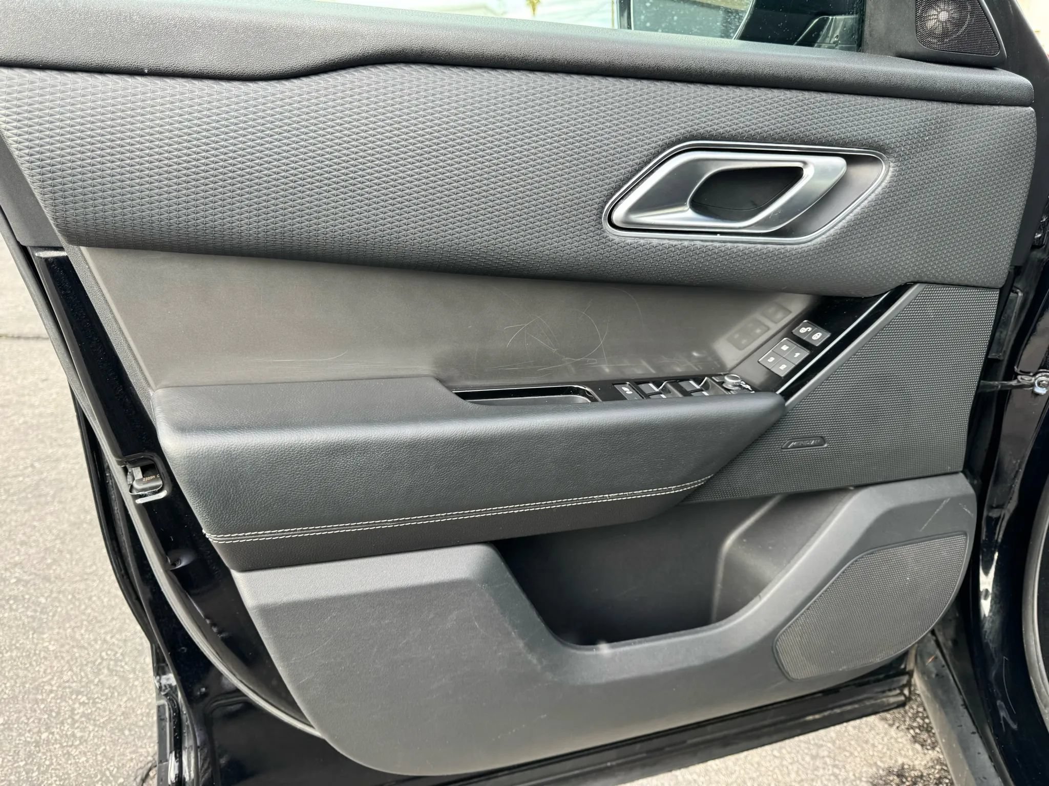 Used 2020 Land Rover Range Rover Velar S AWD/4WD image 14