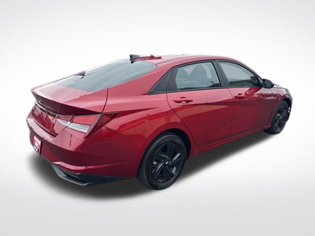 Used 2023 Hyundai Elantra SEL w/ Cargo Package FWD image 3