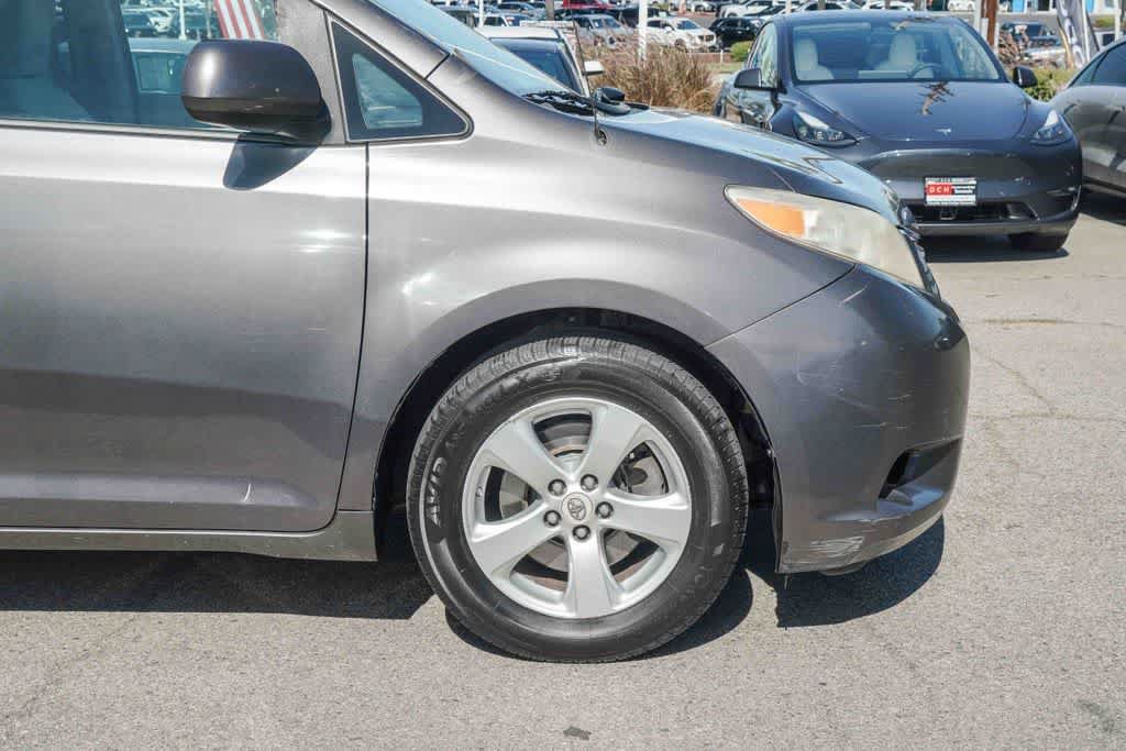 Used 2012 Toyota Sienna LE w/ Towing Pkg FWD image 9