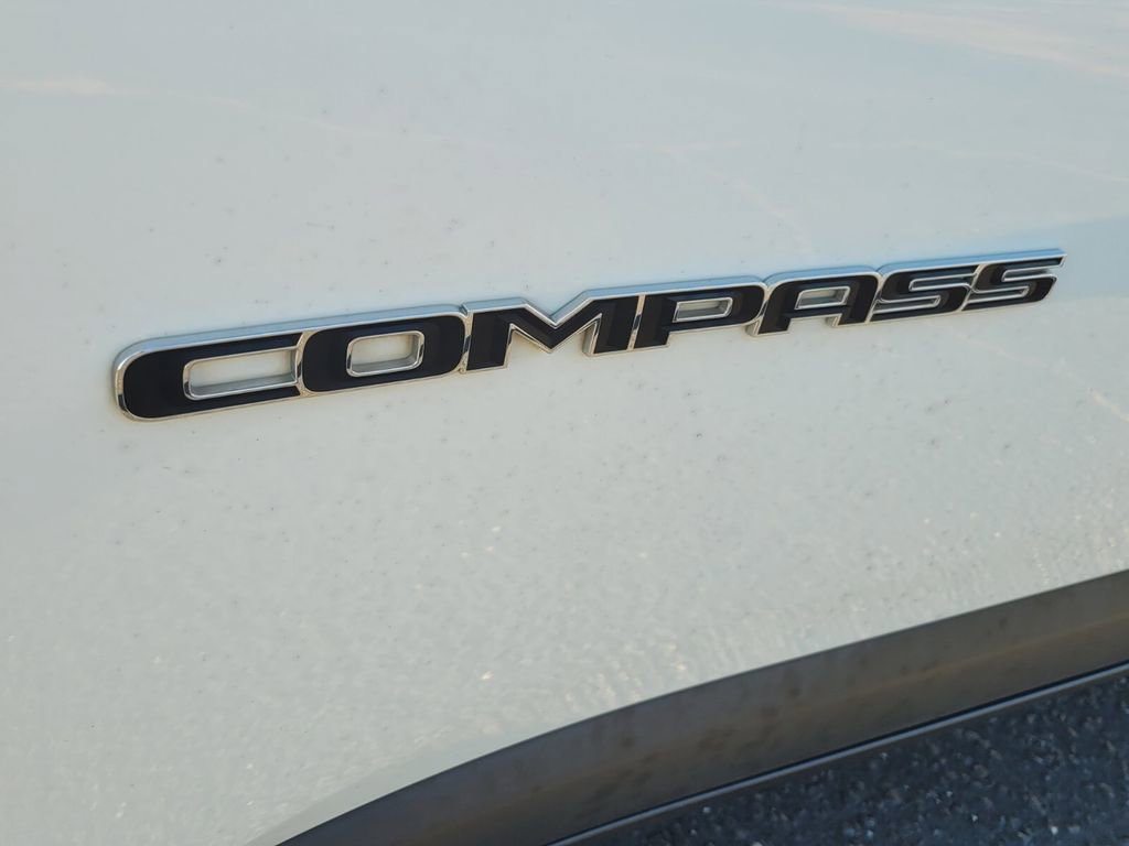 Used 2023 Jeep Compass Latitude w/ Sun and Sound Group AWD/4WD image 17