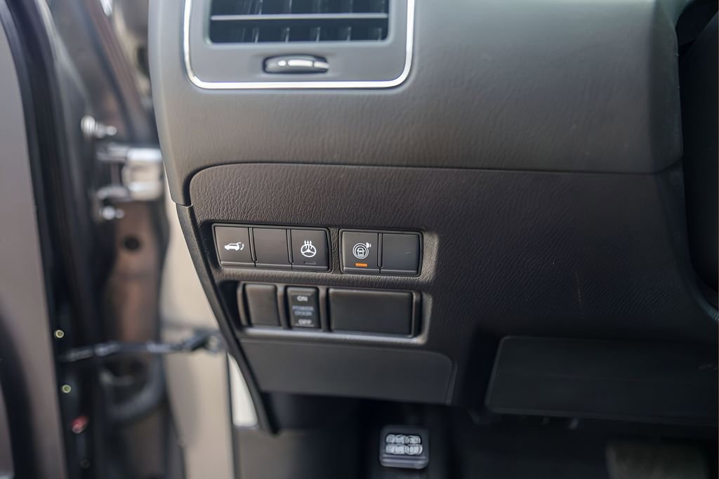 Used 2021 Nissan Armada Platinum w/ Captain's Chairs Package RWD image 15
