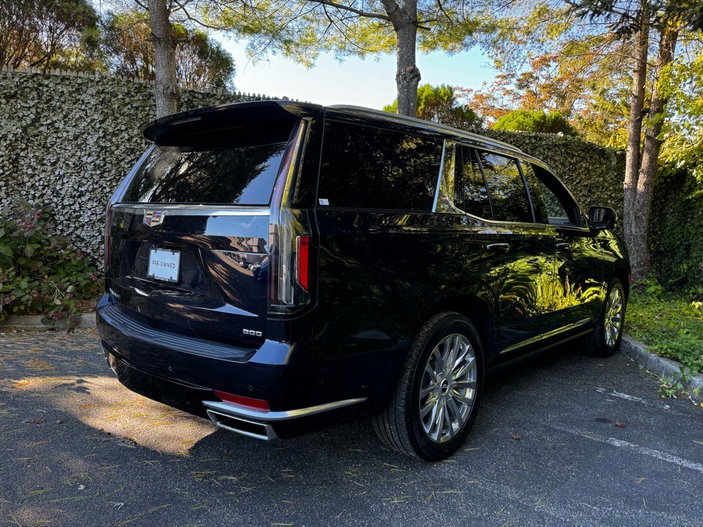 Used 2023 Cadillac Escalade Premium Luxury w/ Performance Package image 7