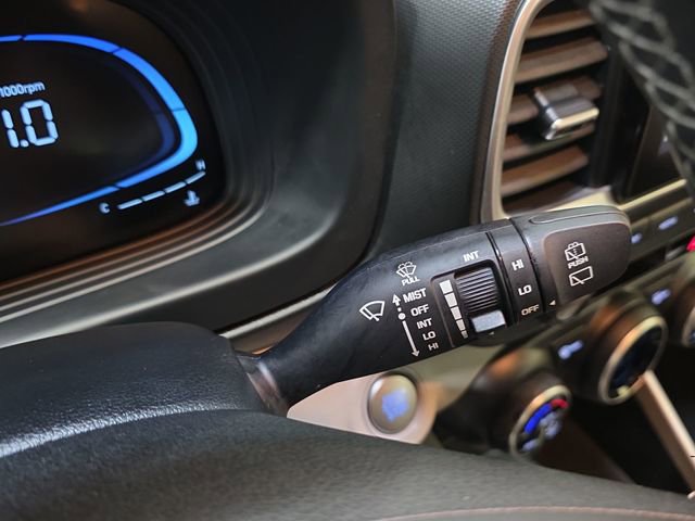 Used 2025 Hyundai Venue SEL image 32