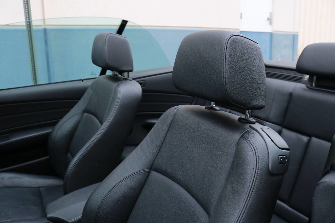 Used 2013 BMW 135i Convertible image 37