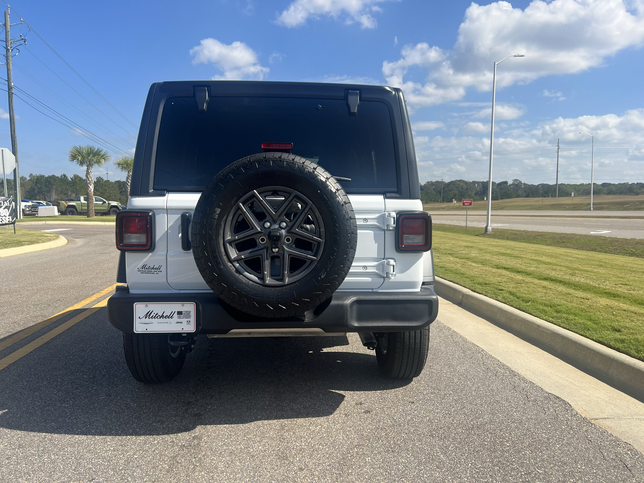 Used 2025 Jeep Wrangler Unlimited Sport AWD/4WD image 4