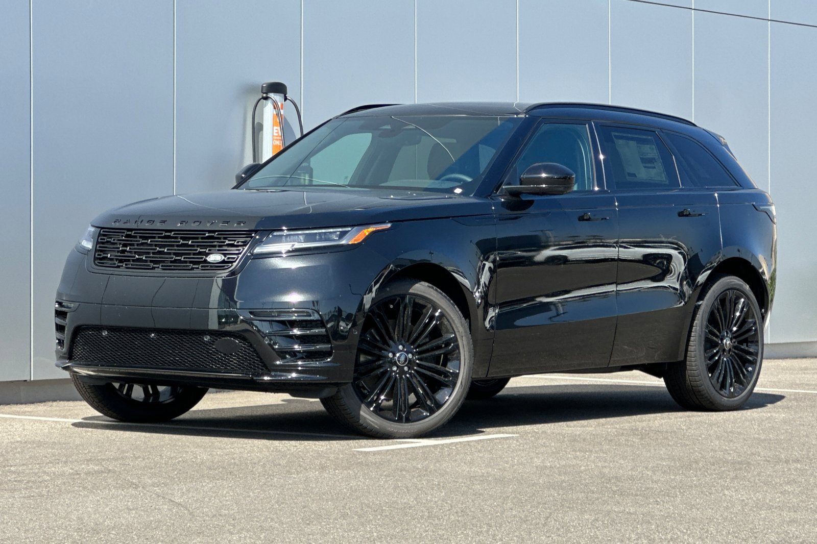 New 2026 Land Rover Range Rover Velar Dynamic SE image 1