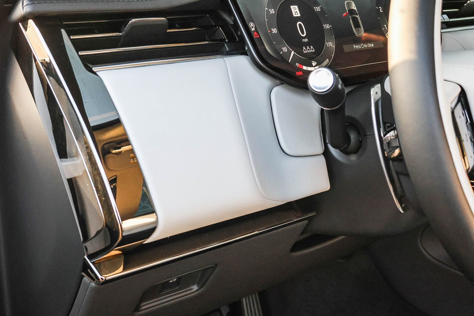 Used 2025 Land Rover Range Rover Sport Dynamic SE image 30