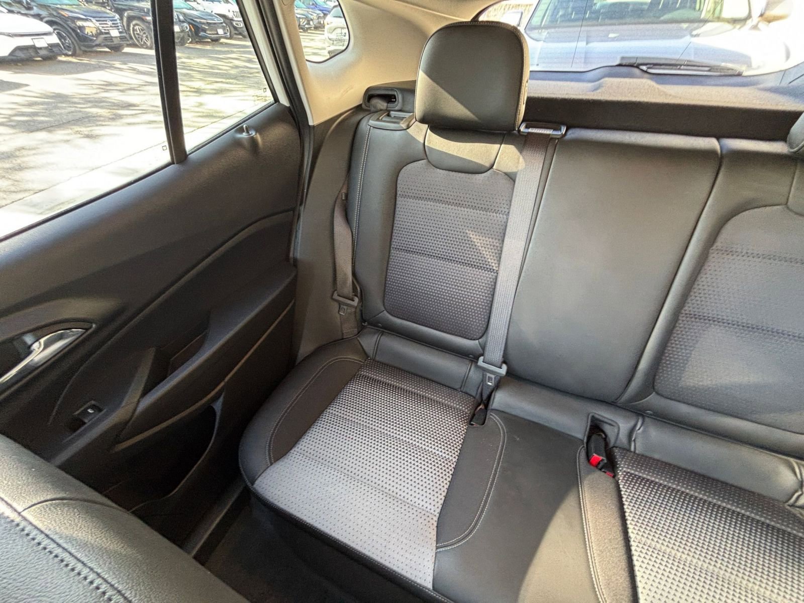 Used 2025 Chevrolet Trax LT w/ LT Convenience Package image 39