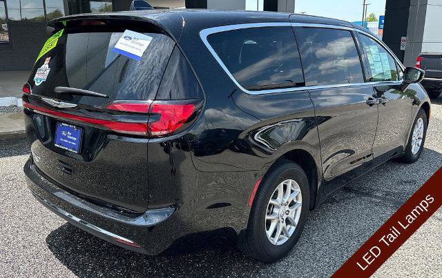 Used 2025 Chrysler Pacifica Select FWD image 23