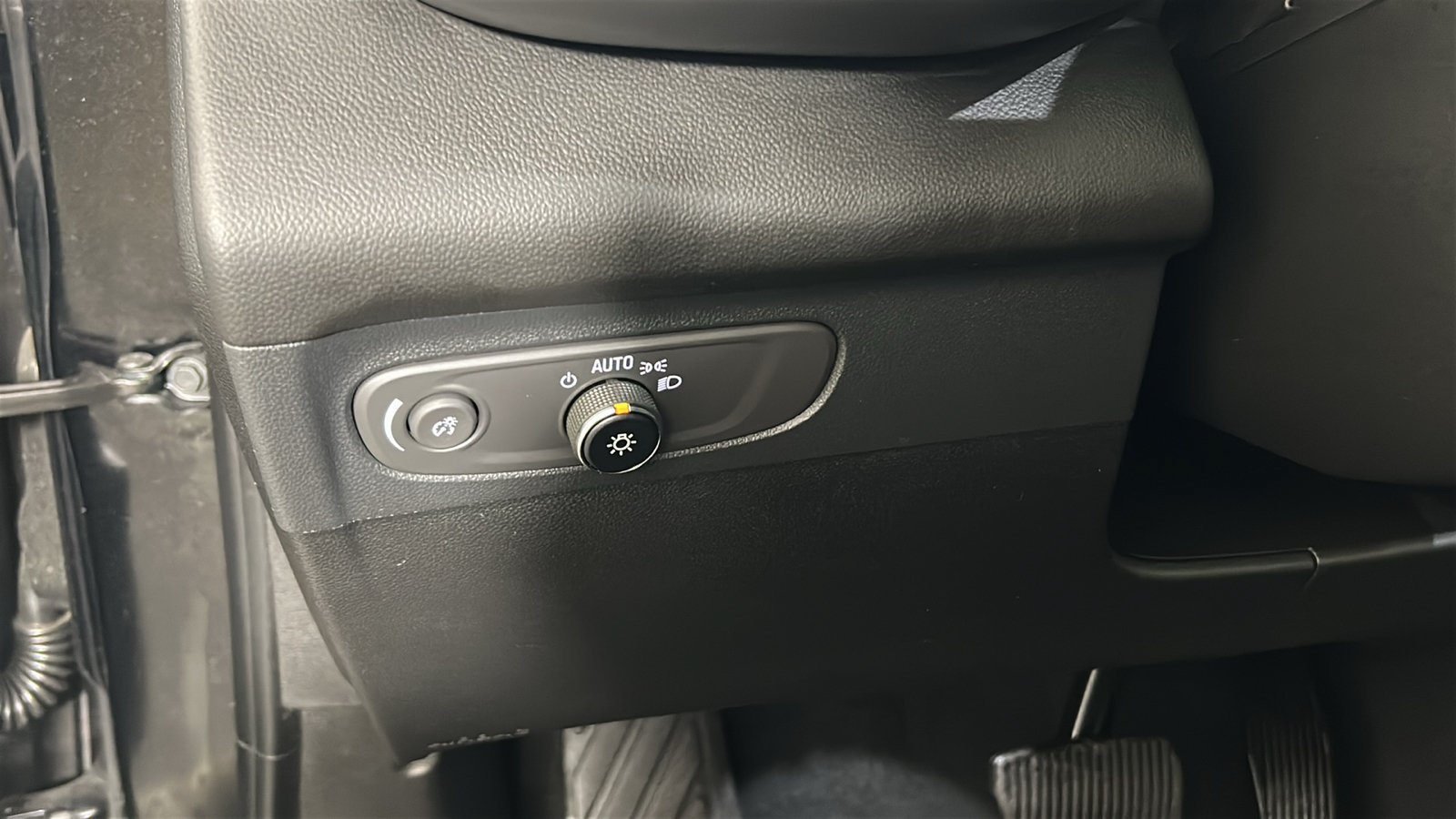 Used 2023 Buick Envision Preferred AWD/4WD image 23
