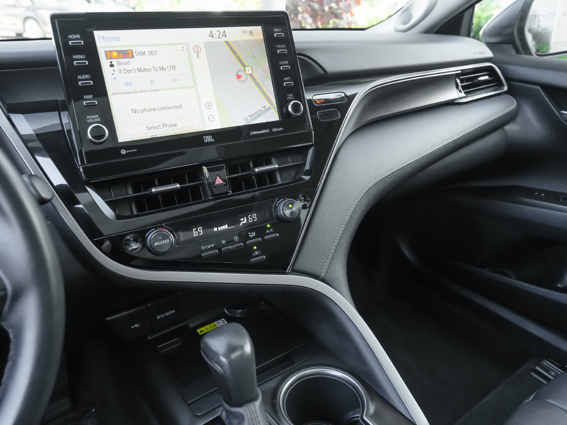 Used 2022 Toyota Camry XSE w/ Navigation Package FWD image 14