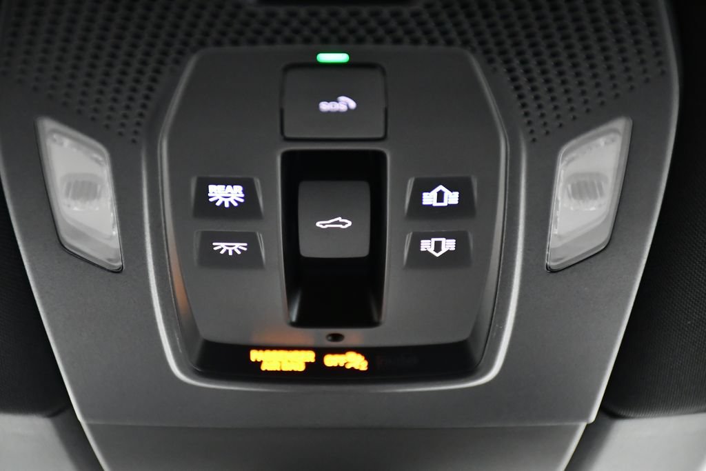 Certified 2025 Porsche Macan 4S Electric AWD/4WD image 22