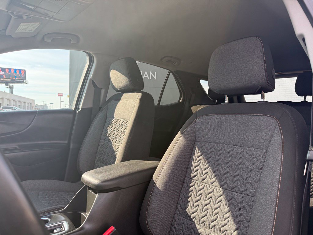 Used 2024 Chevrolet Equinox LT FWD image 17