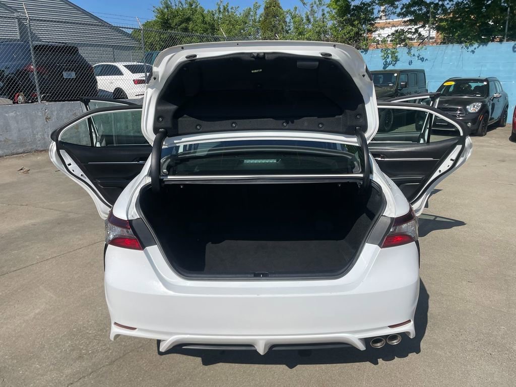 Used 2022 Toyota Camry SE FWD image 17