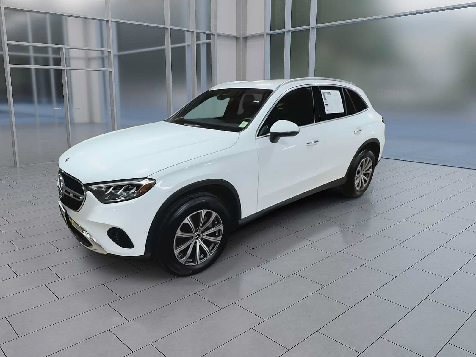 Used 2024 Mercedes-Benz GLC 300 4MATIC image 4