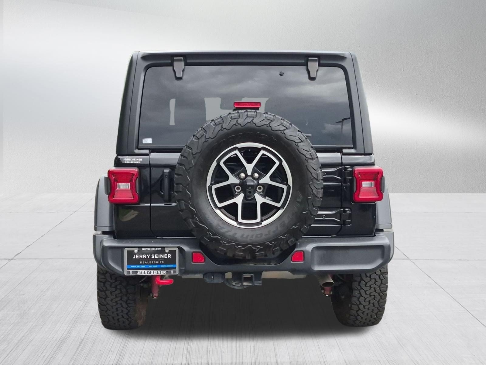 Used 2024 Jeep Wrangler Unlimited Rubicon w/ Convenience Group AWD/4WD image 4