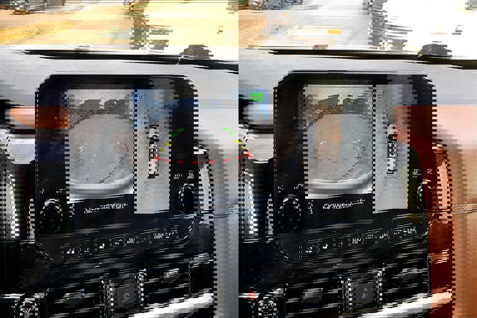 Used 2024 Nissan Pathfinder Platinum w/ Cargo Package image 25