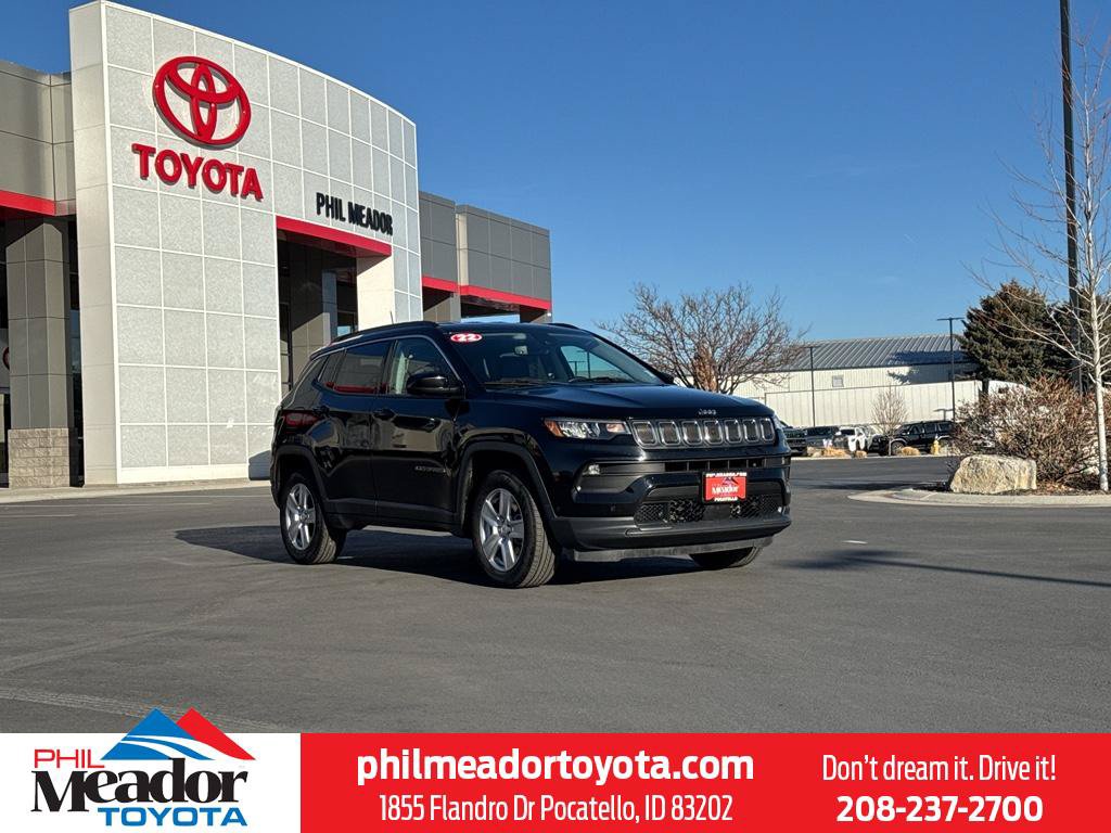 Used 2022 Jeep Compass Latitude w/ Convenience Group AWD/4WD image 1