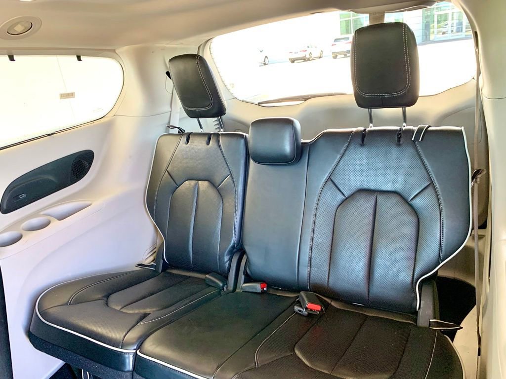 Used 2024 Chrysler Pacifica Limited FWD image 16