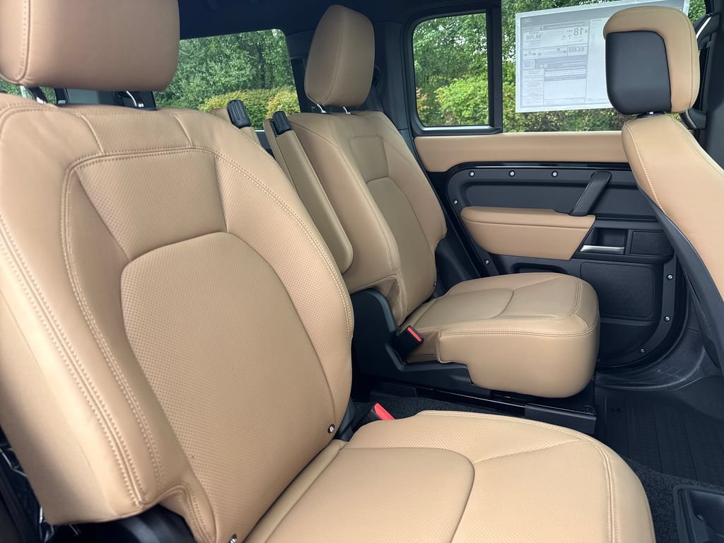 New 2026 Land Rover Defender 130 X-Dynamic SE AWD/4WD image 17