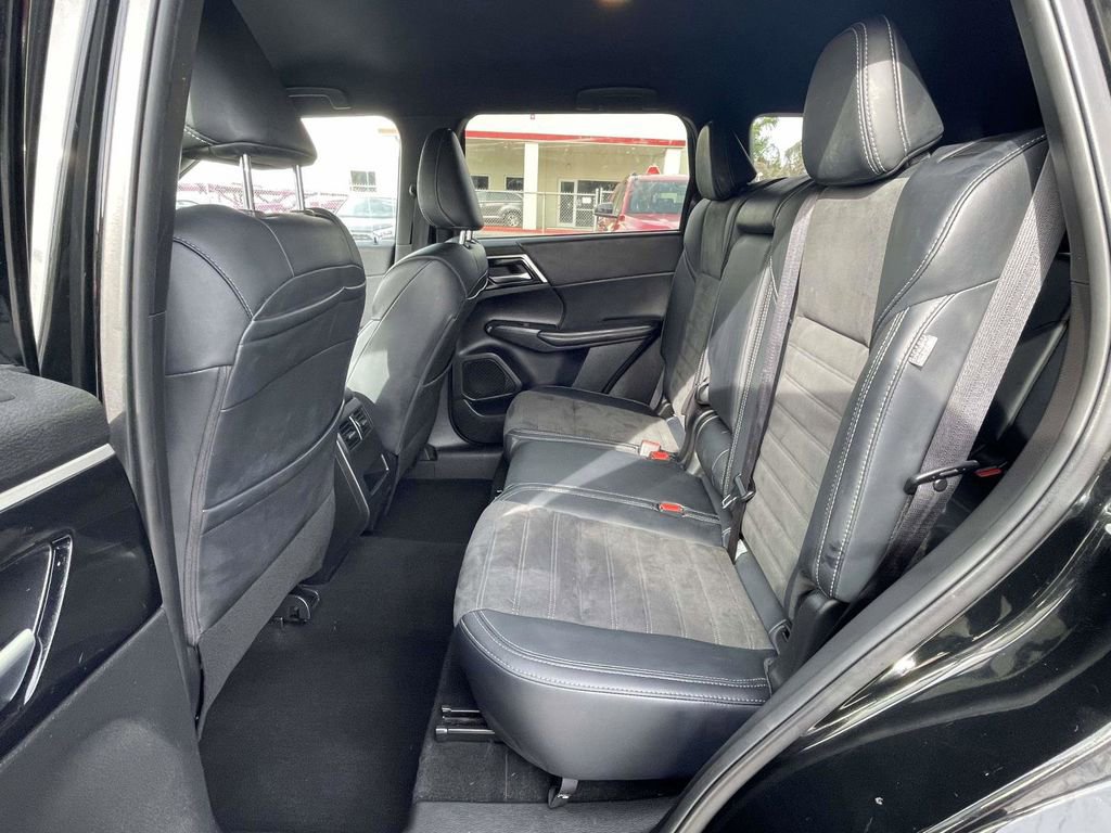 Used 2024 Mitsubishi Outlander SE Black Edition AWD/4WD image 16