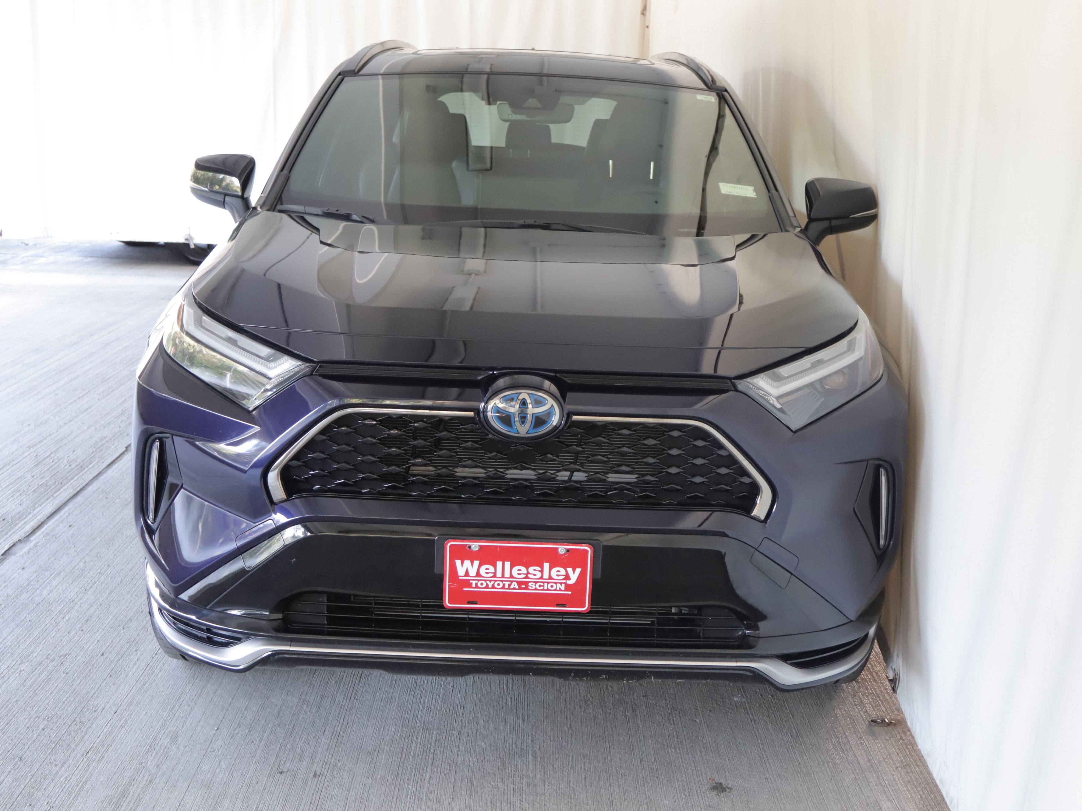 Used 2024 Toyota RAV4 XSE w/ Weather Package AWD/4WD image 4