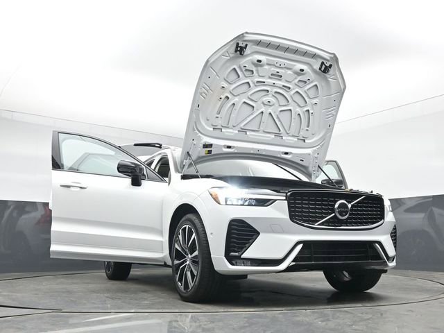 Used 2023 Volvo XC60 B5 Plus AWD/4WD image 55