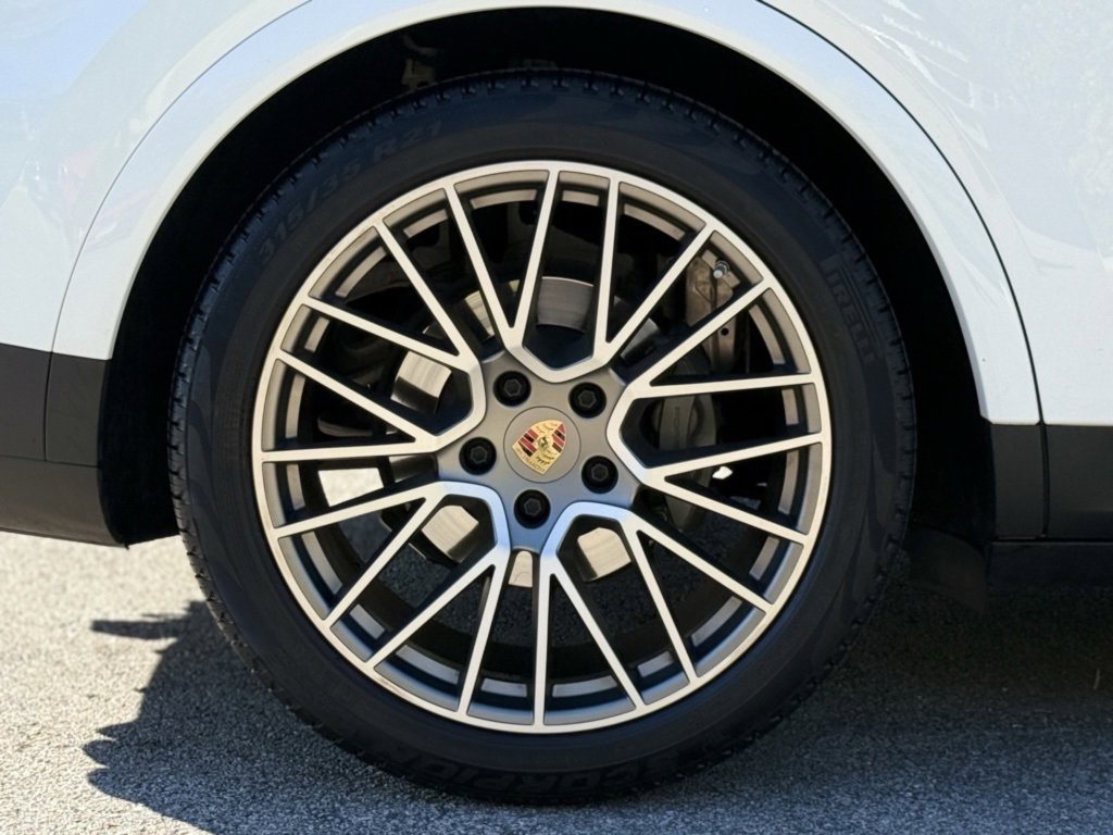 Used 2023 Porsche Cayenne image 10